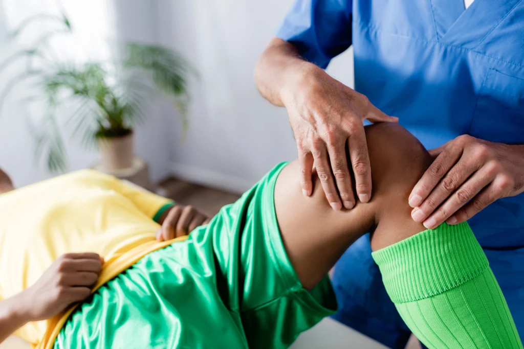 How chiropractors can treat and prevent knee injuries